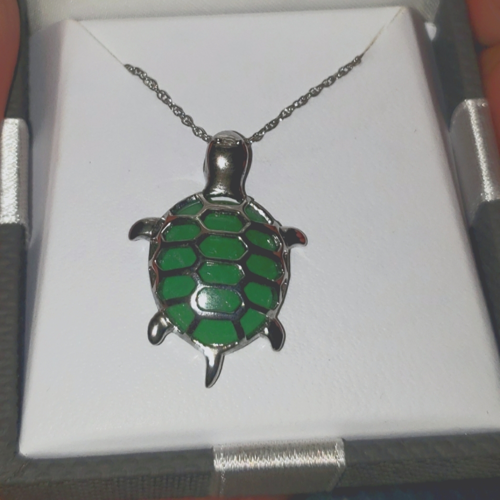 NWT STERLING SILVER & JADE TURTLE PENDANT